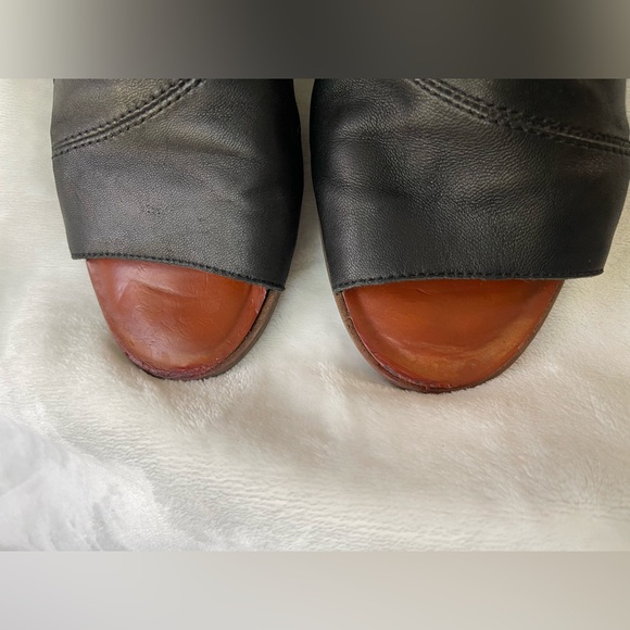 Soul Society, Colvan cut out black leather soft sandal flats size 8 black - Picture 5 of 7